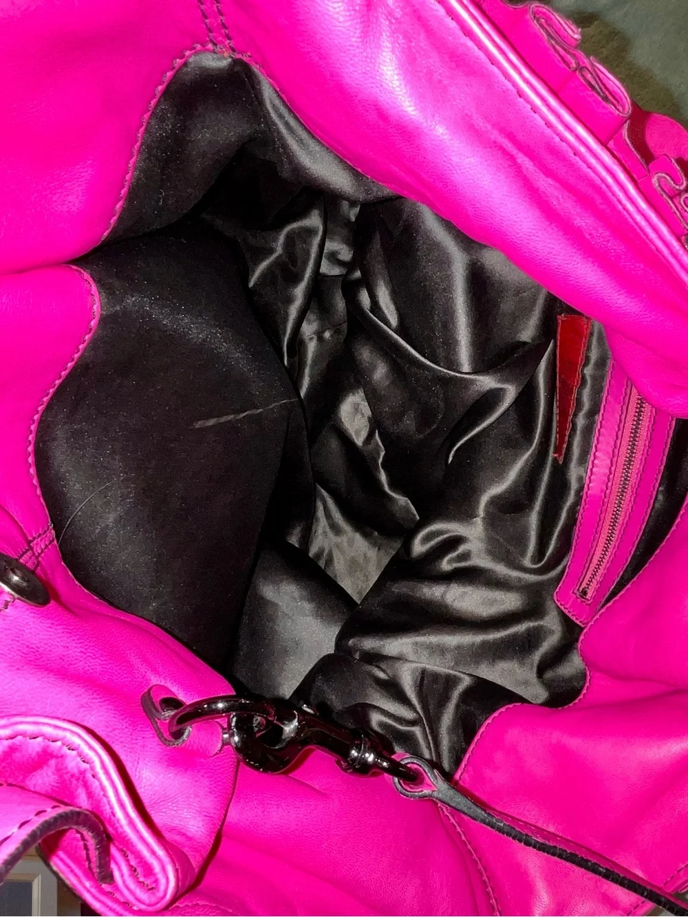 XL Preowned Valentino Garavani Fuscia Hobo Bag